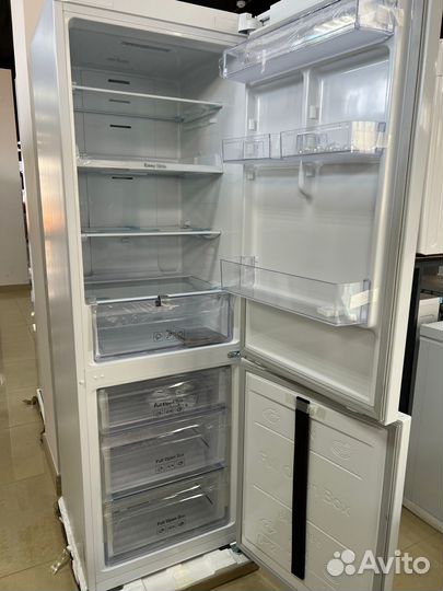 Холодильник с морозильником Samsung RB33A3240WW/WT