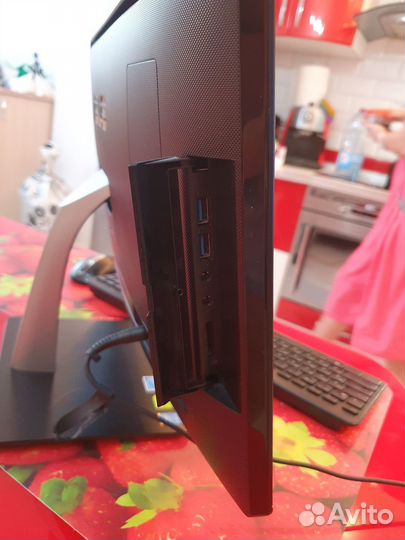 Моноблок Asus ET2231 22” Intel i3/8Gb/GT930M
