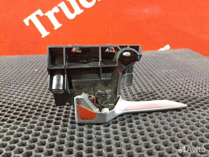 Ручка двери внутренняя левая Volvo FH