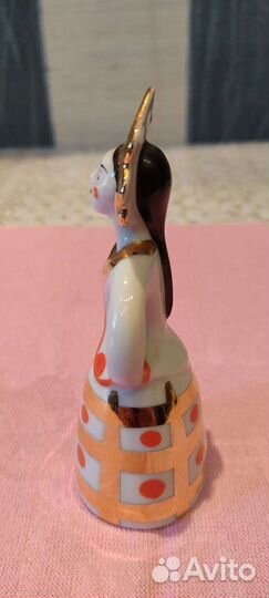 Статуэтка фарфор. Матрëшка, невеста