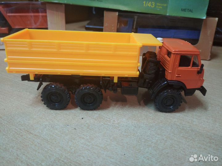Модель грузовика 1/43