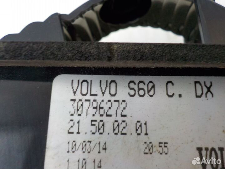 Фонарь задний правый внутренний на Volvo S60