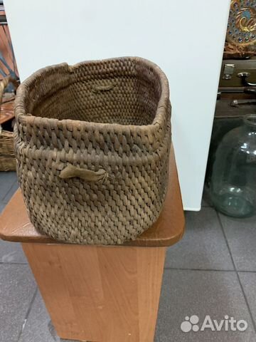 Старинная плетенная корзина