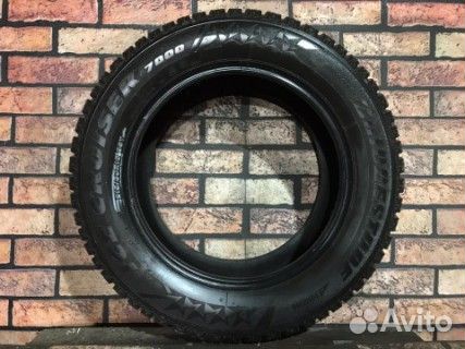 Bridgestone Ice Cruiser 7000 215/60 R16