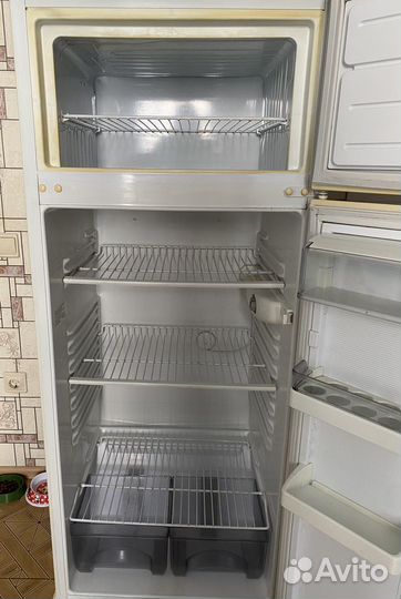 Холодильник бу Атлант