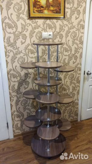 Подставка под цветы на колесах