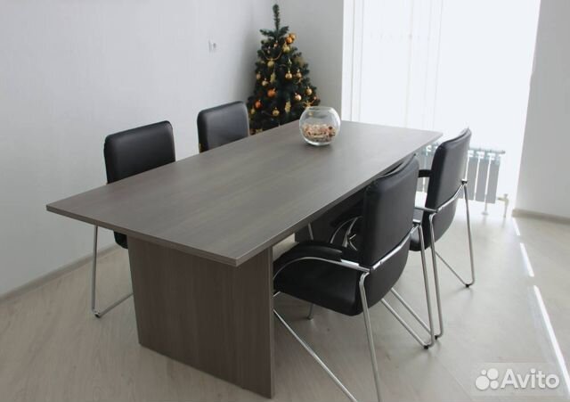 Стол для переговоров новый