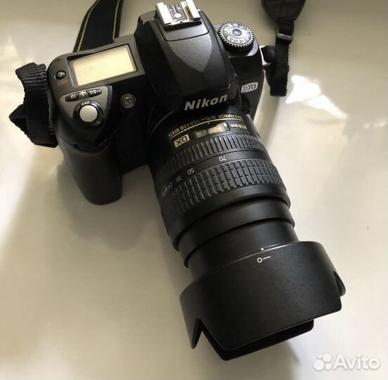 Зеркальный фотоаппарат Nicon D70