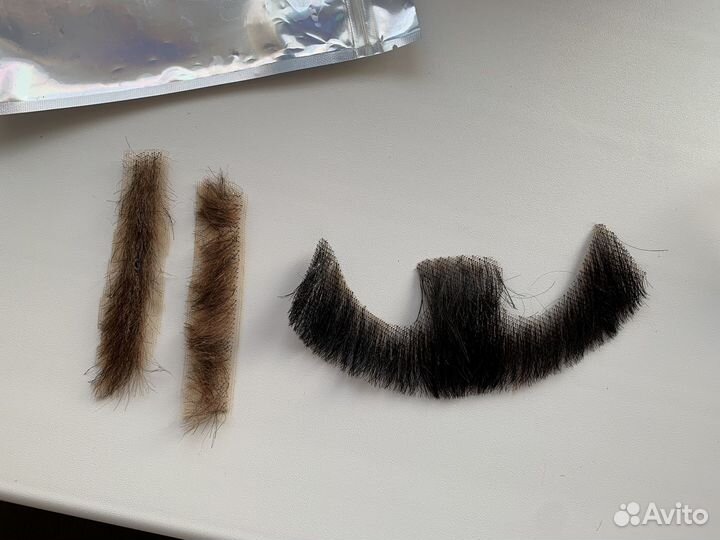 Парик, накладные бакенбарды и усы