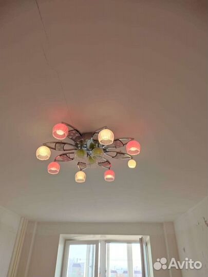 Продам люстру