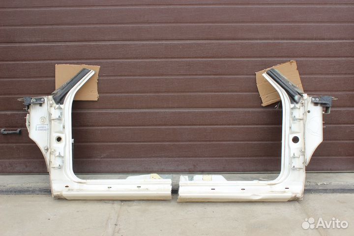 Передние стойки кузова Cadillac Escalade GMT800