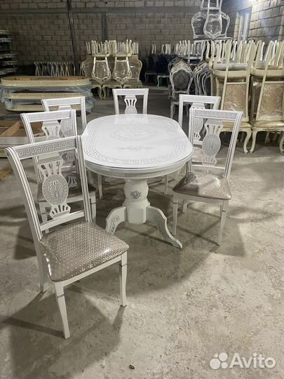 Стол и стулья