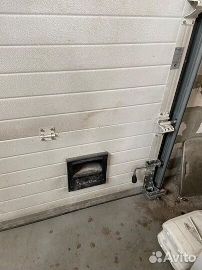 Ворота промышленные секционные из сэндвич панелей