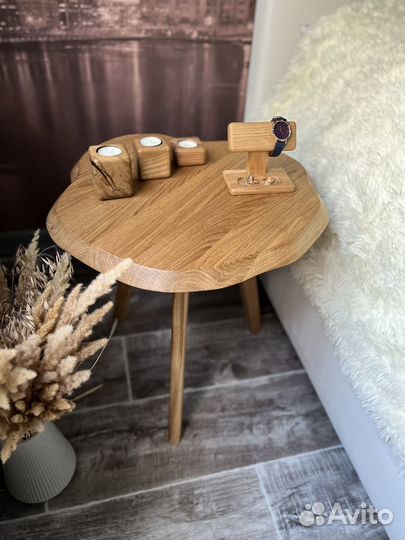 Дизайнерский журнальный стол из дерева