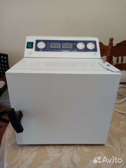 Стерилизатор Феропласт 5 и две полки для него