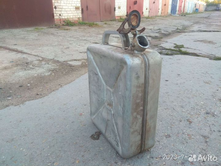 Канистры металлические 20 литров