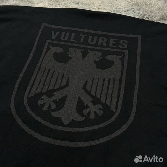 Лонгслив Yeezy Vultures Merch