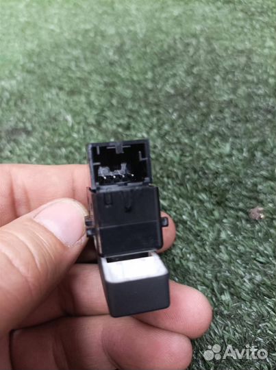 Кнопка центрального замка VW Touareg 2002-2010