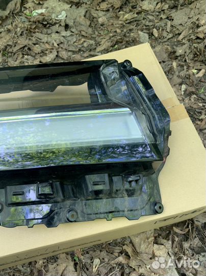 Правое стекло фары LC 300 Land Cruiser 300 2021г