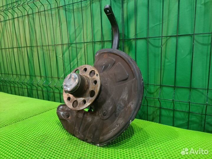 Поворотный кулак передний правый Mercedes-Benz E