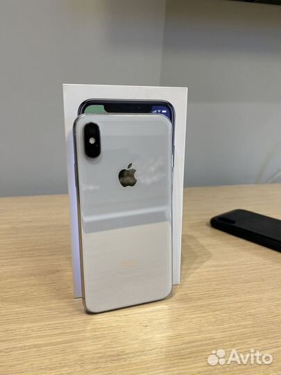 iPhone X, 64 ГБ