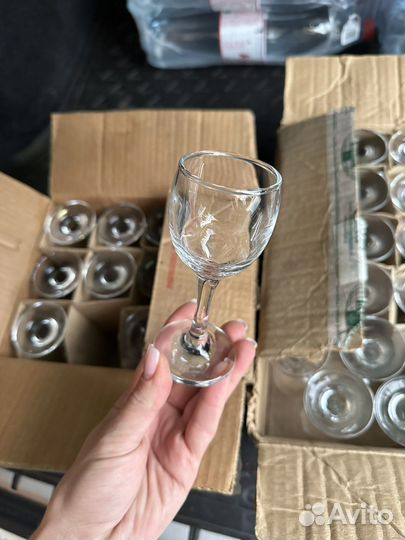 Посуда с кафе, стаканы, рюмки, фужеры