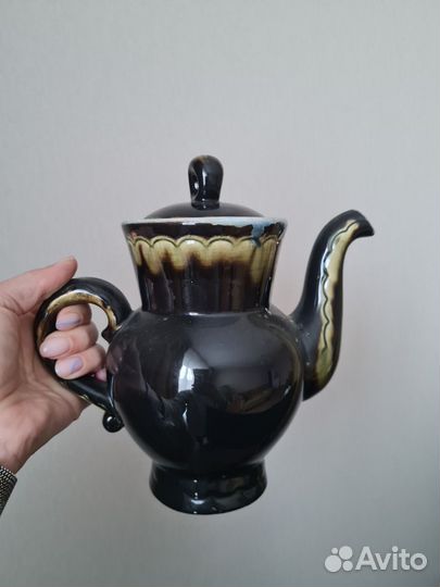 Кофейник и 2 кофейные чашки