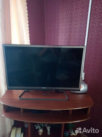 Телевизор smart tv 81см. Филипс на запчасти