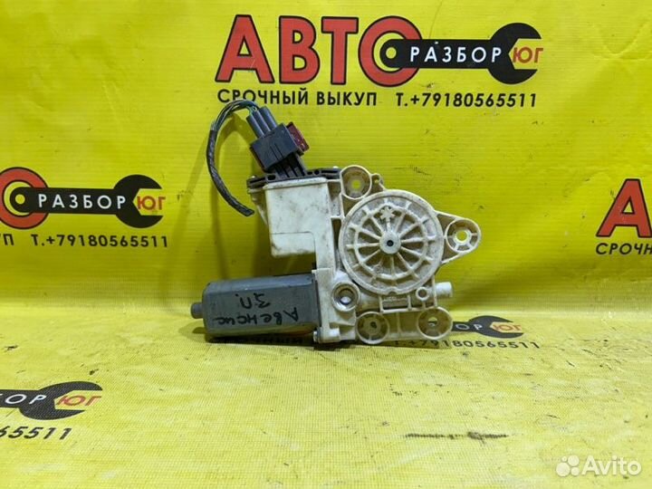 Мотор стеклоподъемника задний правый Toyota