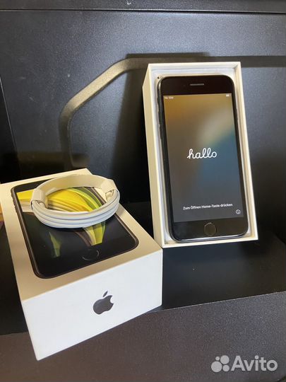 iPhone SE, 64 ГБ