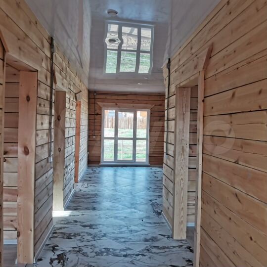 Коттедж 1602 м² на участке 10 сот.