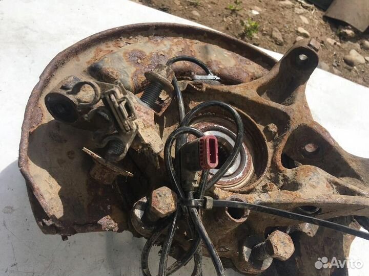 Кулак поворотный задний правый Мерседес Бенз 211