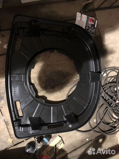 Крышка запасного колеса Toyota Camry 70