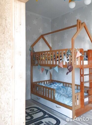 Детская кровать с бортиком