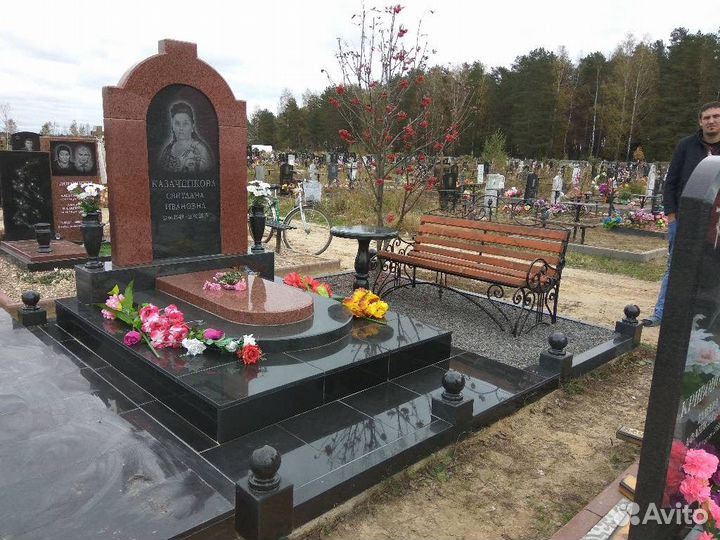 Памятники и благоустройство захоронений