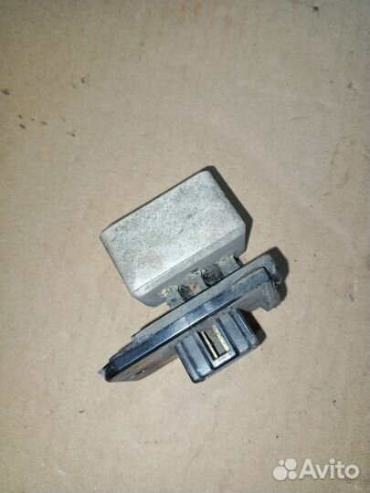 Резистор отопителя Toyota Hiace 1996г