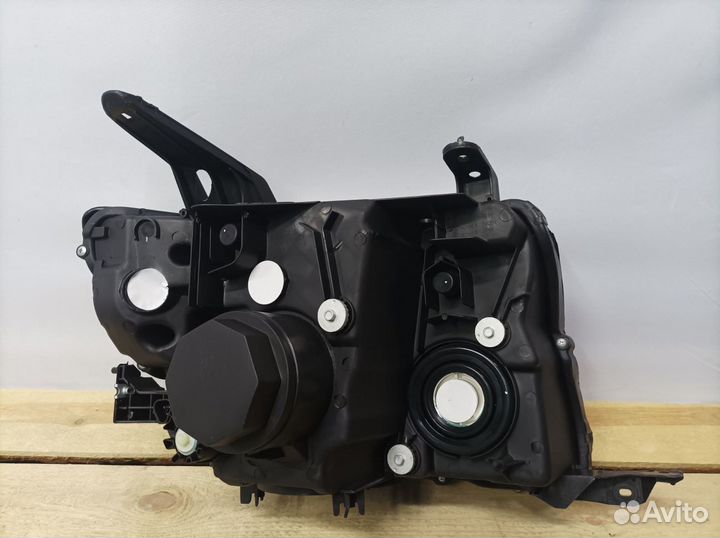 Фара левая Mitsubishi Pajero 4 2006