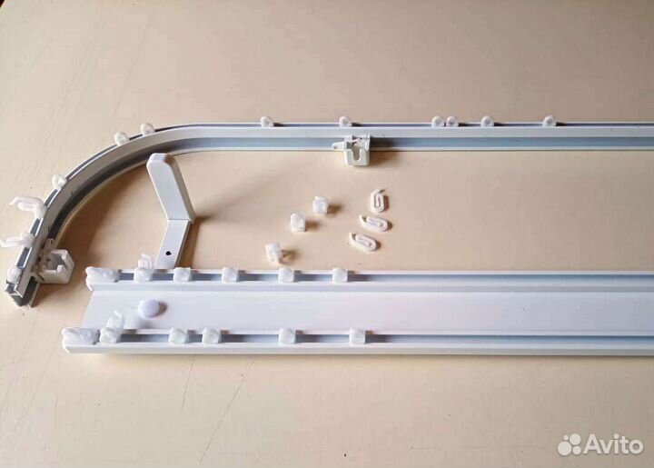 Алюминиевый потолочный карниз для штор с крючками