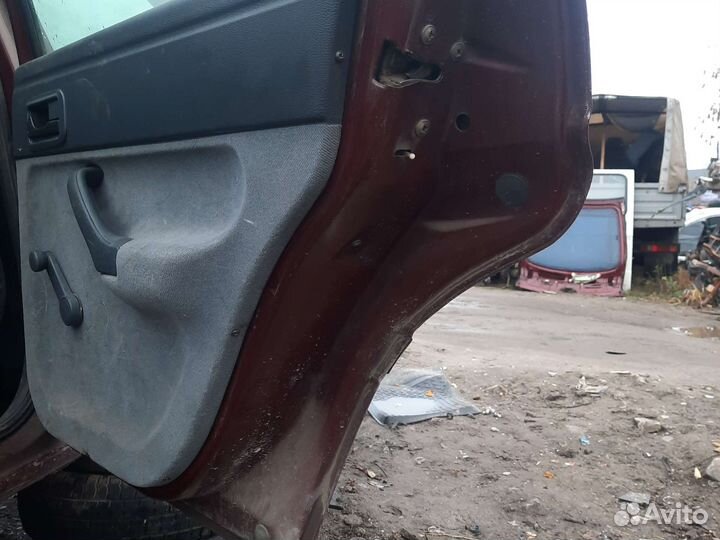 Задняя правая дверь ford escort clx