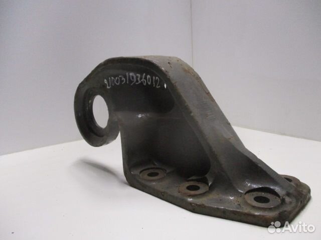 Кронштейн реактивной тяги Volvo 8190190