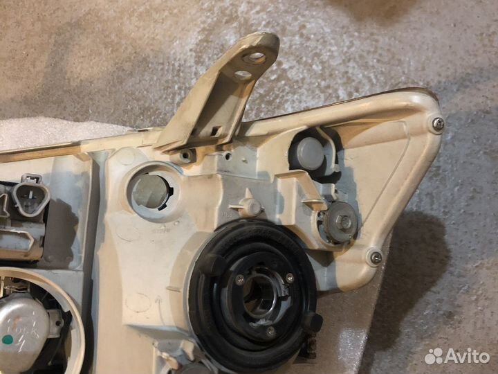 Фара правая Toyota Corolla Fielder/Axio