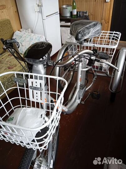 Трехколесный электровелосипед 