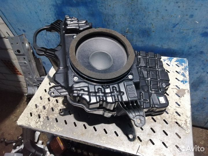 Сабвуфер штатный JBL Toyota Rav4 XA50