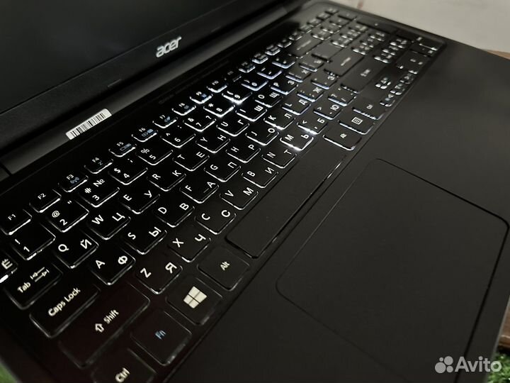 Ноутбук Acer с подсветкой клавиатуры