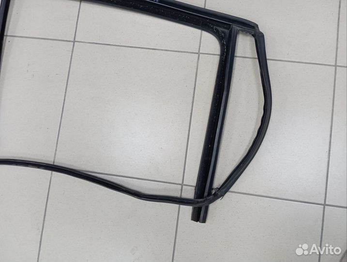 Направляющая стекла Volkswagen Golf 7 5G6839432J