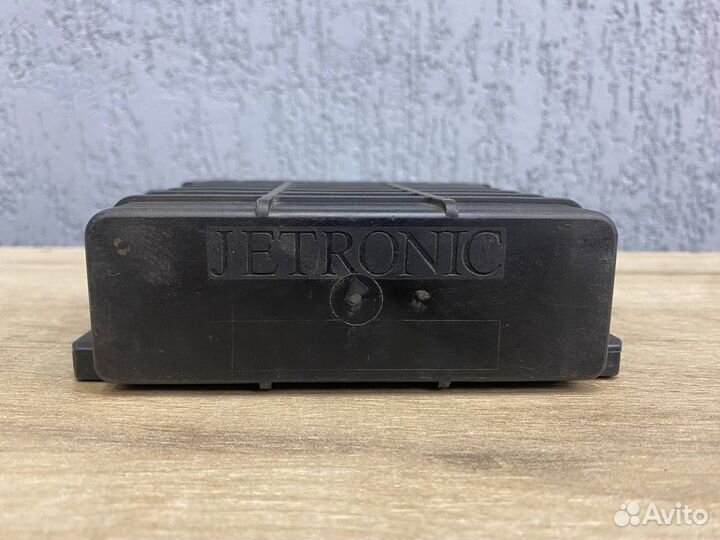 Блок управления двигателем Mercedes M102 W124 W201