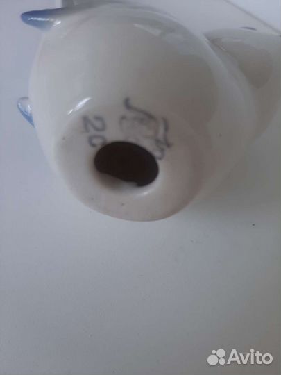 Фарфоровая статуэтка Птичка синица длиннохвостая