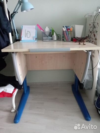 Растущий стол для школьника со стулом
