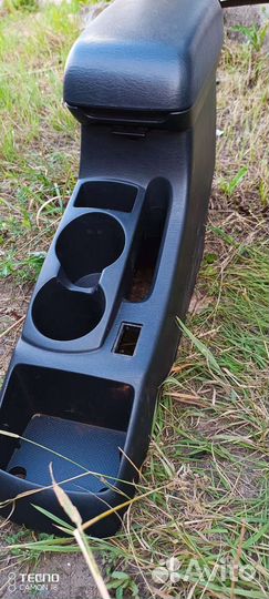 Подлокотник Pontiac vibe