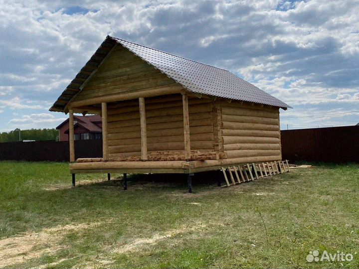 Сруб бани из бревна ручной рубки не бруса 5x5